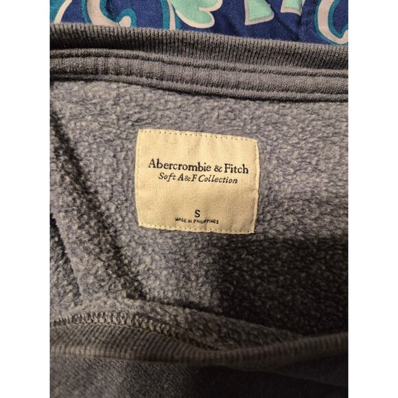 Abercrombie & Fitch Classic Crew Sweatshirt – Size Small - Picture 3 of 4